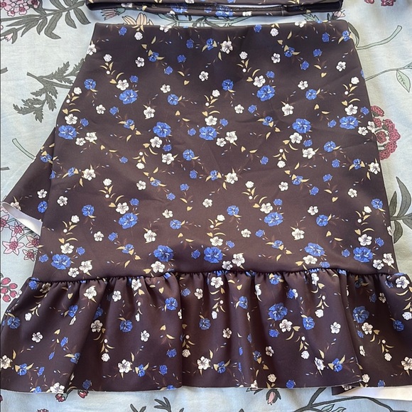 Boohoo Black and Blue Ruffled Wrap Mini Skirt Set (6) - Picture 10 of 10